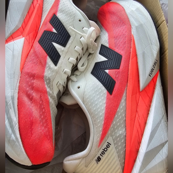 New Balance White and Red Running Shoes - Picture 1 of 4
